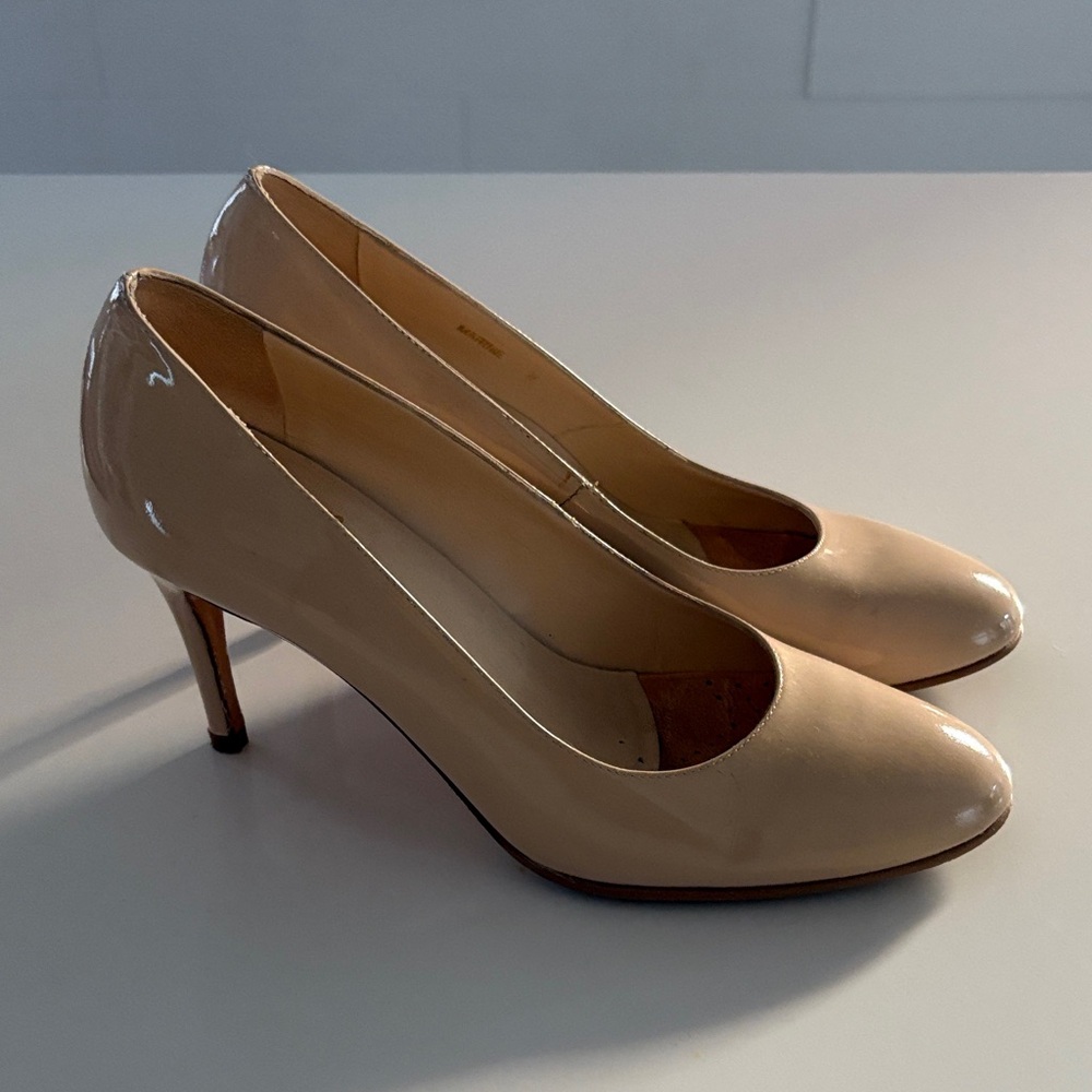 8M Ukies Elegant Nude Patent Leather Pumps Made in Spain